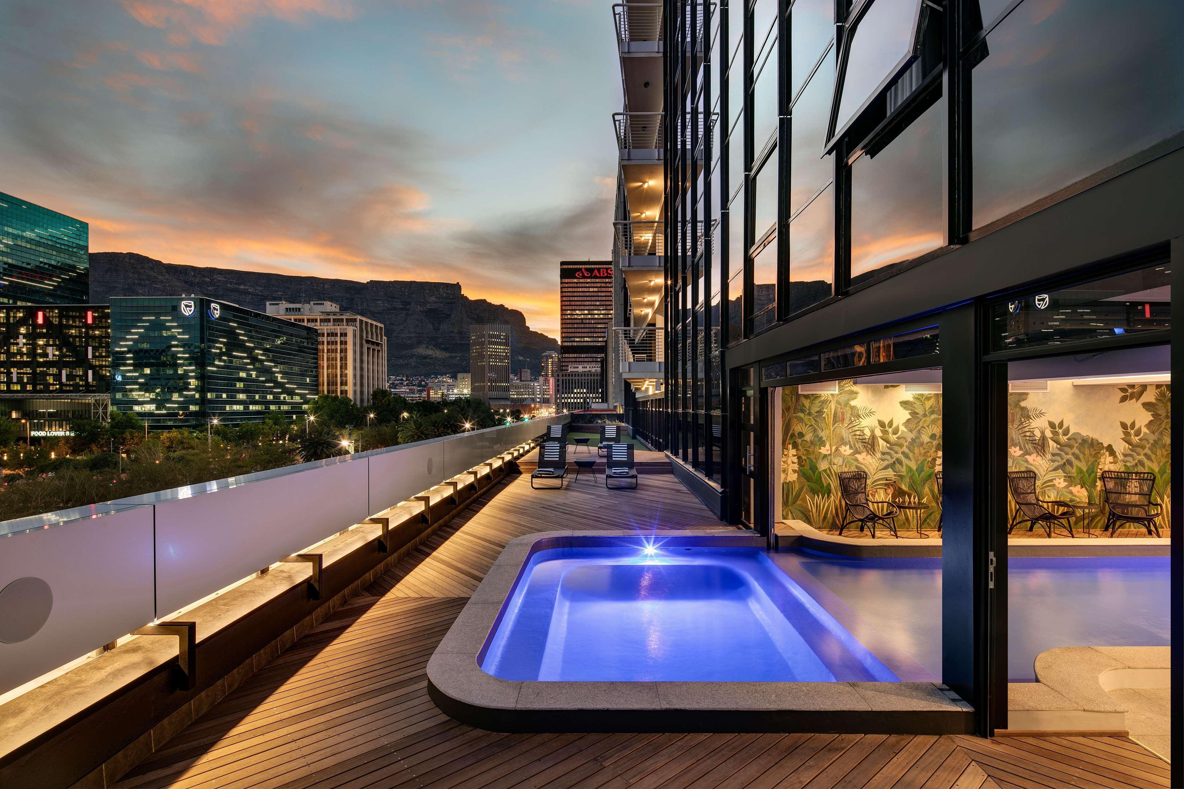 Hotel The Onyx By Newmark 4*